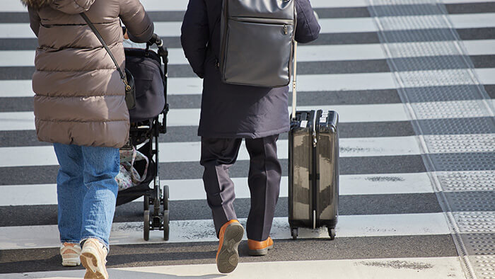 ベビーカーとスーツケース