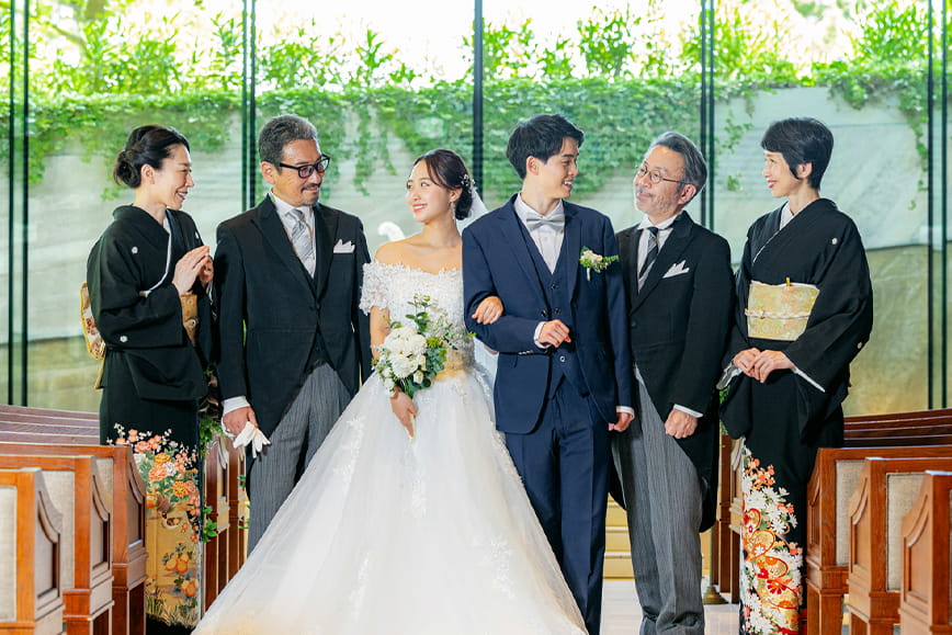 結婚式の親族送迎に使われるアルファードタクシー