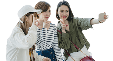 自撮りをする女性達